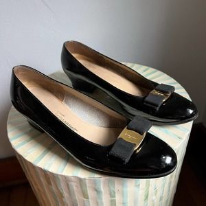 Salvatore Ferragamo Black Patent Leather Heels Bow Accents Shoe Size 8.5